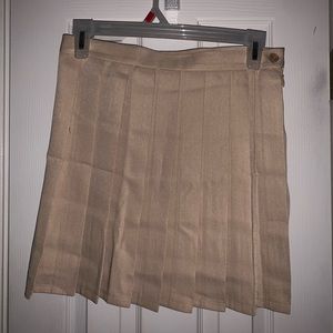 NWOT MEDIUM beige/tan pleated skirt (no shorts)